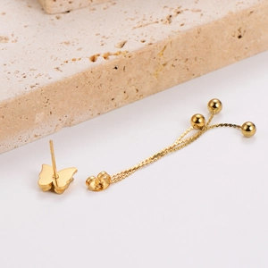 Boucles d'oreilles papillon dorées avec longue chaîne à billes sur base en pierre naturelle