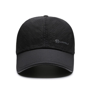 Berretto da baseball in mesh nero traspirante con logo KAIRUI e tessuto a rapida asciugatura