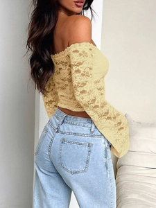 Haut court sexy Y2K en dentelle beige à épaules dénudées vue de dos avec manches longues