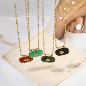 Collier Pendentif Ovale En Acier Inoxydable Plaqué Or 18K Rétro Pierre Incrustée Strass Chaîne Ras Du Cou Pour Femmes