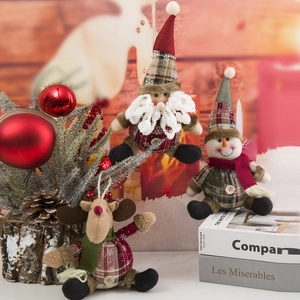 Set de adornos navideños de peluche con Papá Noel, muñeco de nieve y reno a cuadros