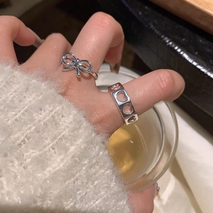 S925 sterling silver bow and hollow heart ring set with metallic finish on model