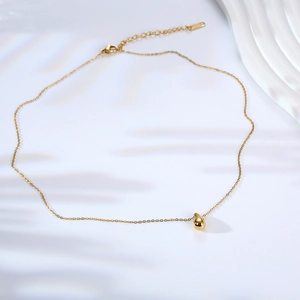 Collana minimalista con ciondolo a goccia in oro acciaio inossidabile e ombre eleganti