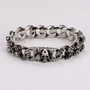 Detailed view of the gothic double-row skull bracelet in vintage stainless steel