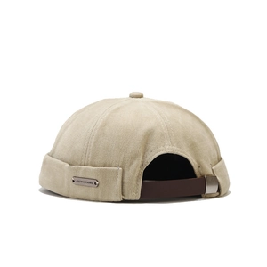 Bonnet docker rétro kaki avec logo métallique et sangle de réglage en cuir marron