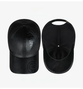 Détail d'une casquette de baseball en cuir PU noir avec lettres et couture intérieure