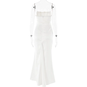 Détail d'une robe longue bustier blanche moulante avec fermeture éclair invisible au dos