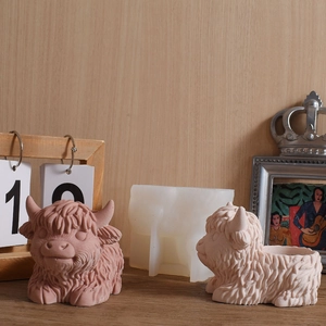 Detailed silicone mold for Scottish Highland cow succulent pots and DIY candle holders