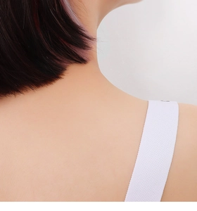Detail of white woven texture shoulder strap worn on model with elegant neck profile