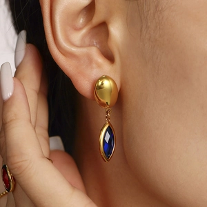 Boucles d'oreilles cristal marquise bleu avec finition acier inoxydable doré 18K