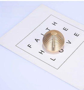 Detail of 30g gold cosmetic jar lid showing circular metal texture and polished finish