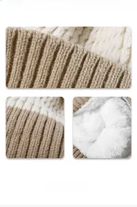 Détail du bonnet en grosse maille avec doublure polaire épaisse et motif bicolore torsadé