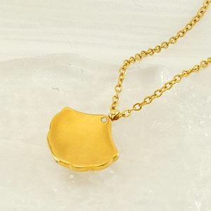 Elegant 18K gold plated stainless steel fan shaped pendant necklace for women