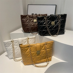 Chic quilted chain tote bag in four colors with polished PU leather and metal buckle