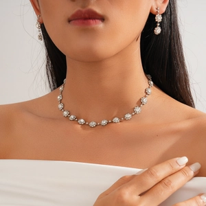 Exquisite Floral Rhinestone Inlaid Copper Necklace And Stud Earrings For Women Silver Tone Luxury Banquet Wedding Jewelry