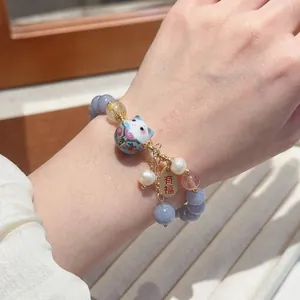 Elegante bracciale di cristallo Maneki Neko con perle lavanda e ciondolo portafortuna