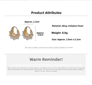 Detailed size specifications of hollow gold-plated pearl earrings with silver needles