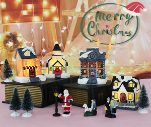 Detailset leuchtender LED-Weihnachtsdorf-Harzhäuser mit Weihnachtsmann und Miniaturbäumen