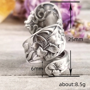 Vintage Silberring mit Pfingstrosen-Relief und antikem Finish für Damen