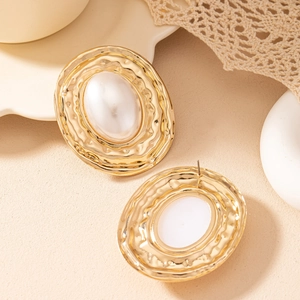 Vintage gold oval stud earrings with hammered texture and large faux pearls
