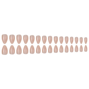 Faux ongles amande courts rose nude avec finition brillante sur fond blanc uni