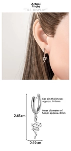 Detailed view of silver snake cartilage earring with zircon and product size dimensions