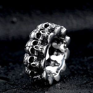 Punk style men's skull ring in vintage silver finish made of high quality stainless steel
