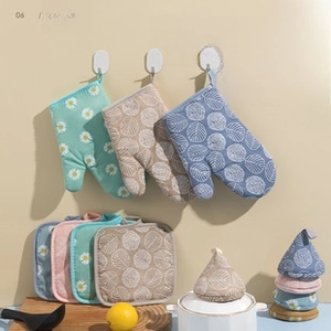 Detail of floral kitchen oven mitts and triangle heat-resistant pot handle covers