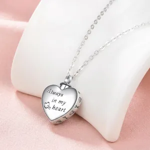 Herz-Urnenhalskette mit Always in My Heart Gravur und Pfotenabdrücken aus Edelstahl