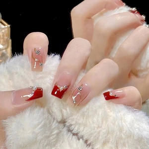 Faux Ongles Press On Style Français Rouge Shimmer Blush Avec Accents De Künstliche Perles Et Strass Manucure Élégante