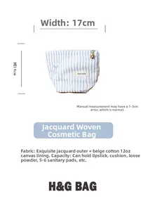 Détail de la trousse cosmétique à rayures avec dimensions 17x14cm et doublure coton