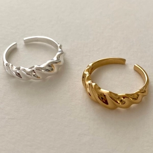 Minimalist adjustable twisted rope open rings in gold and silver finish for women