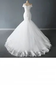 Détail de laçage vintage au dos d'une robe de mariée sirène ornée de dentelle élégante