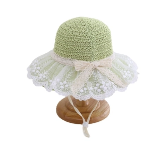 Girls' straw sun hat with green crochet top and white lace flower brim for summer