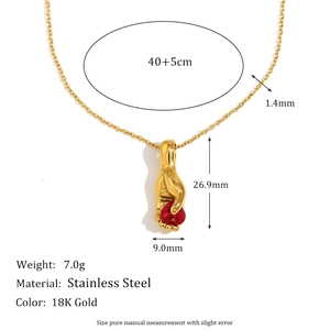 Collier en acier inoxydable plaqué or 18 carats avec pendentif coeur rouge et dimensions