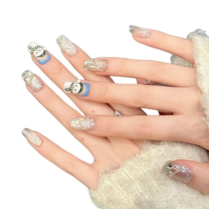 Faux ongles faits main avec bonhomme de neige 3D, flocons et strass brillants pour l'hiver