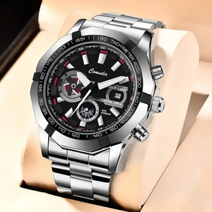Primer plano del reloj Comuder para hombre 20BAR impermeable con correa acero y esfera negra