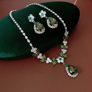 Luxury green zircon leaf necklace and earrings set with pear-shaped drops in silver finish