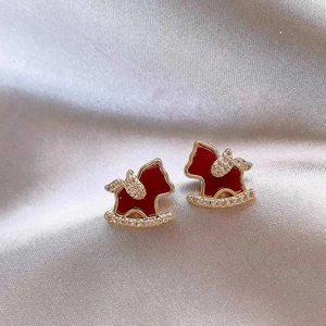 Boucles d'oreilles cheval à bascule plaquées or 18 carats avec glaçage rouge et zircons