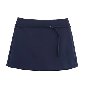 Jupe-culotte trapèze bleu marine avec ceinture assortie et boucle argentée