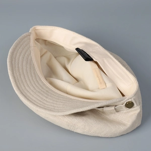 Casquette plate beige en lin pour femme avec doublure intérieure et bandeau confort