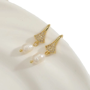 Elegant 14K gold-plated hoop earrings with fan-shaped zircon stud and oval freshwater pearl