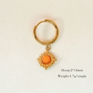 Details von 14K vergoldeten Ohrringen mit Sonnenanhänger, Größe 2x14mm und 1,7g