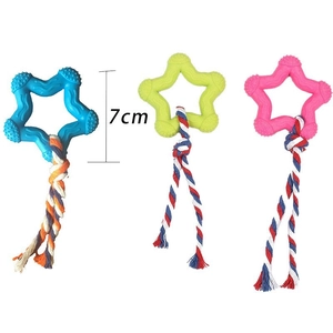 Jouet pour chien en forme d'étoile en caoutchouc avec corde en bleu, vert et rose