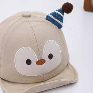 Cute penguin baby baseball cap in beige cotton with blue brim and 3D mini hat detail