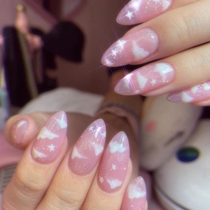 Ongles Press On Roses Avec Nuages Blancs Et Paillettes Argentées Motif Étoile Forme Amande Faux Ongles Brillants Pour Femmes Style Doux