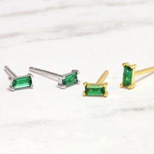 Rectangular emerald green crystal stud earrings in 925 sterling silver, gold and silver set