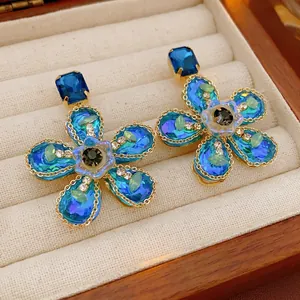 Boucles d'oreilles vintage en fleurs avec cristaux bleus et diamants scintillants