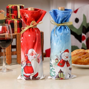 Copribottiglie di vino natalizi con motivi di Babbo Natale e pupazzo di neve e lacci dorati