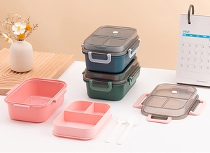 Three-grid layout of the stackable lunch box with secure side buckles and cutlery